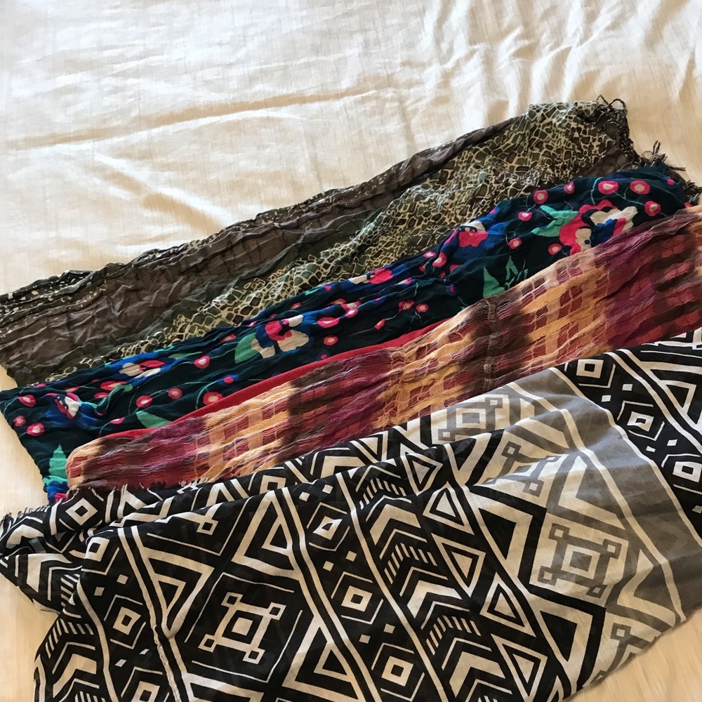 4 patterned scarfs